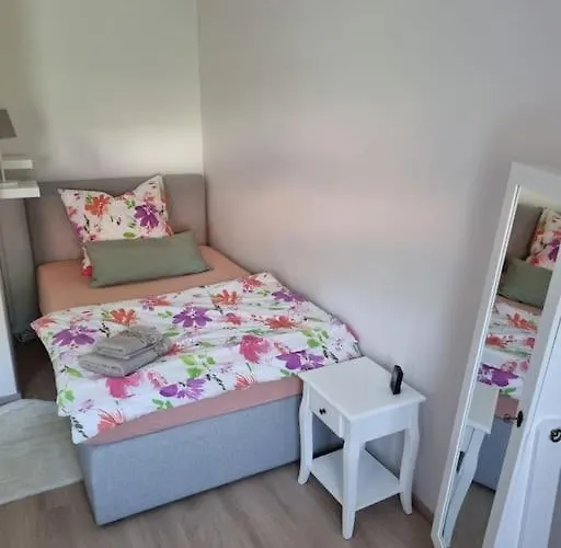 Mit Garten Und Bergblick טראונשטיין